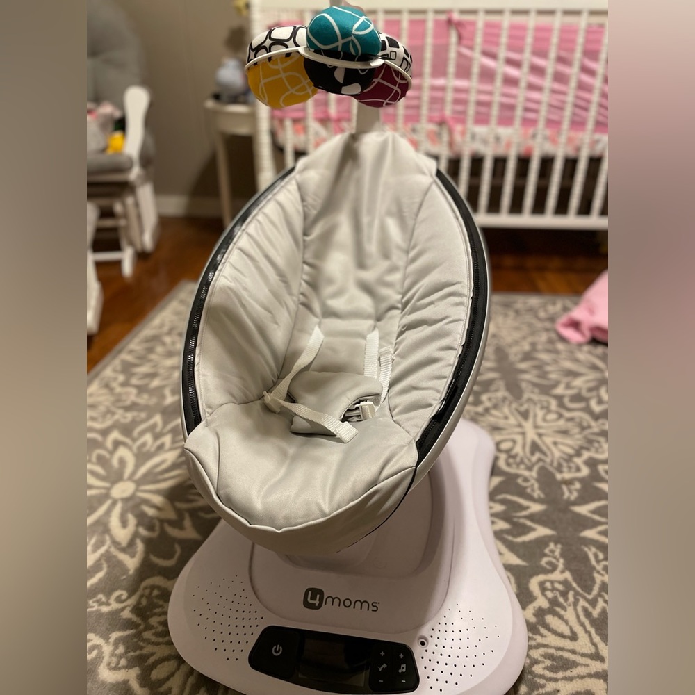 4moms® mamaRoo 4 Multi-Motion™ Baby Swing w/Bluetooth